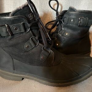 UGG Cecile Duck Boots size 9.5